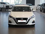 Nissan Altima  / 2.5 L
